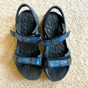 Boys size 3 sandals- Merrell